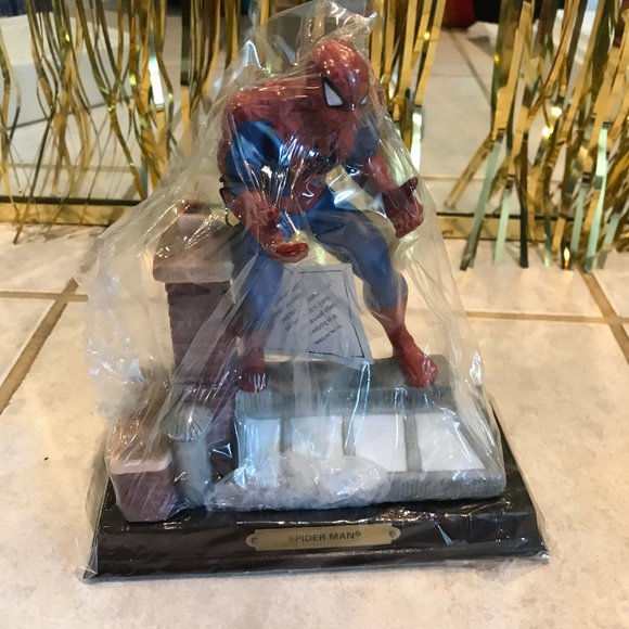 The Marvel Collection * Authentic Limited Edition John Romita Spiderman Figurine - Picture 2 of 9